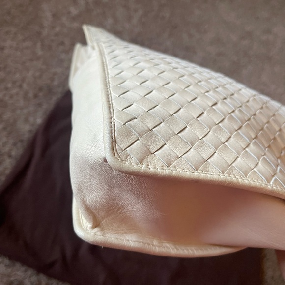 Bottega Veneta Cream Shoulder Bag - Picture 16 of 17